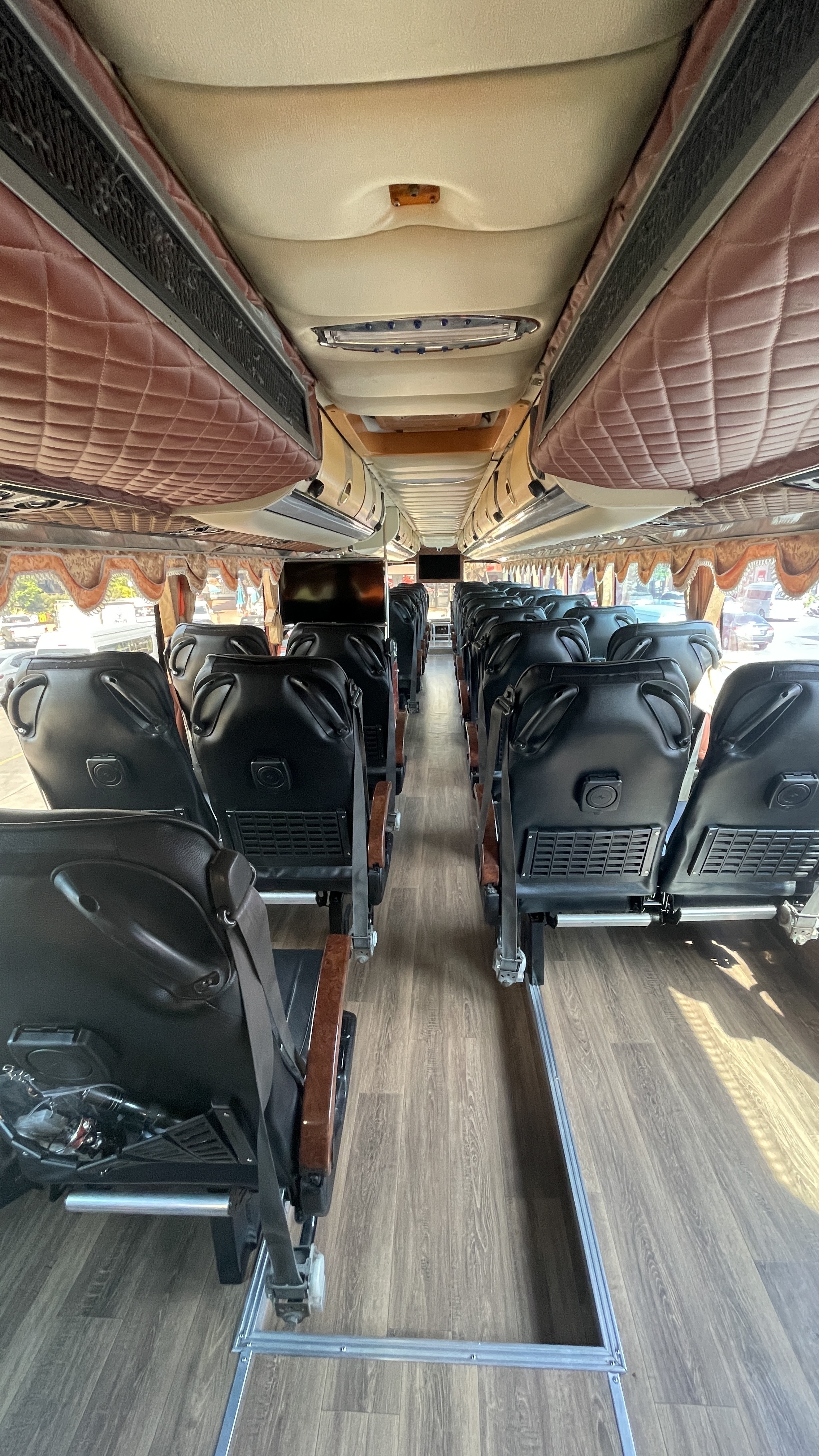 83 - https://รถบัสให้เช่า.com | บริการให้เช่ารถบัส นำเที่ยวทั่วไทยบริการด้วยใจตามใจลูกค้าราคาประหยัด ด้วยรถมาตฐานยุโรปมีความปลอยภัยในการเดินทางสูง